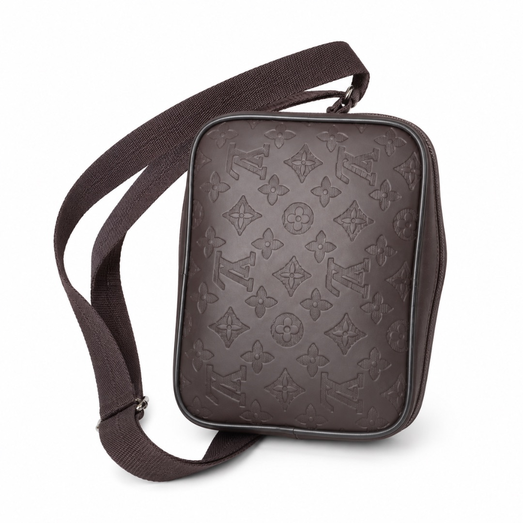 Compact Rectangular Travel Bag with Zipper Closure